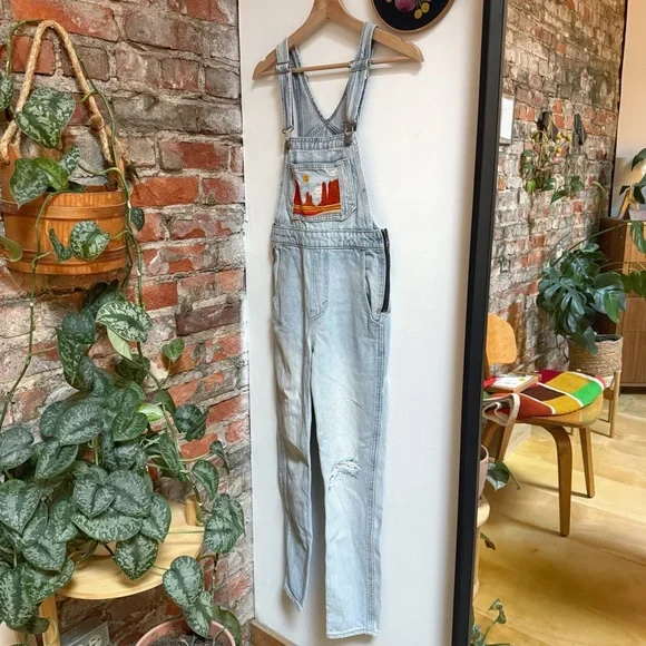Levi’s Overalls | Hand Embroidered | Slim Fit | Size 24 - Picture 3 of 10